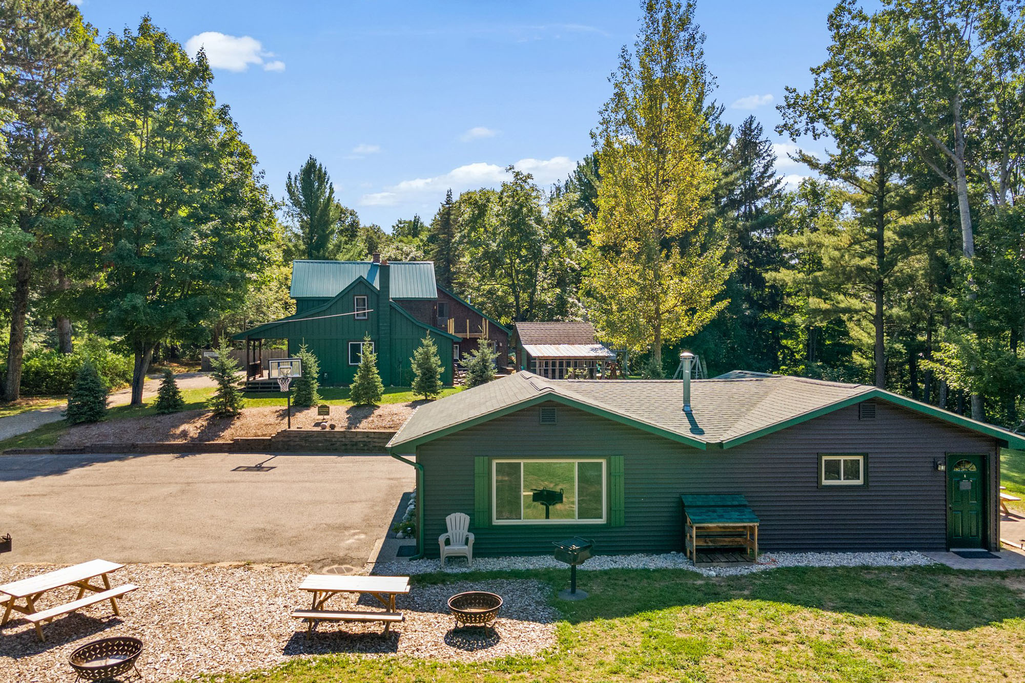 Outdoor space of Two Bedroom Cabins at Sleeping Bear Resort