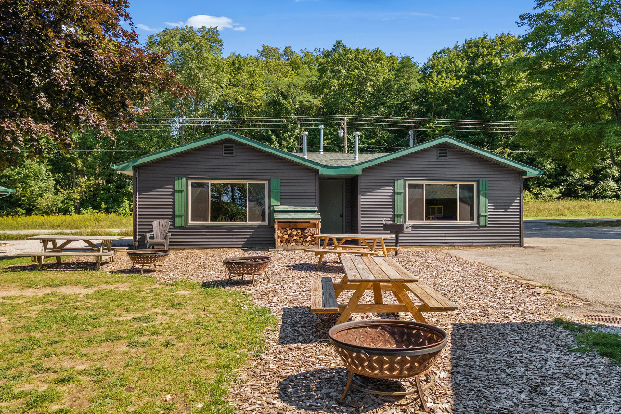 Outdoor space of Two Bedroom Cabins at Sleeping Bear Resort