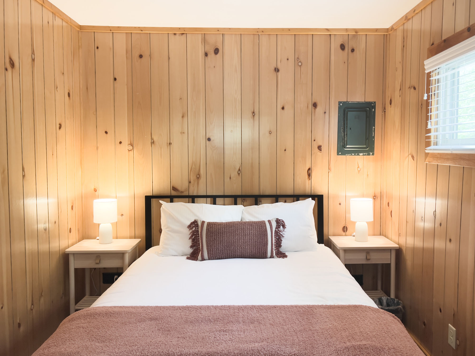 Cabin 3 Queen Bed - at the Sleeping Bear Resort