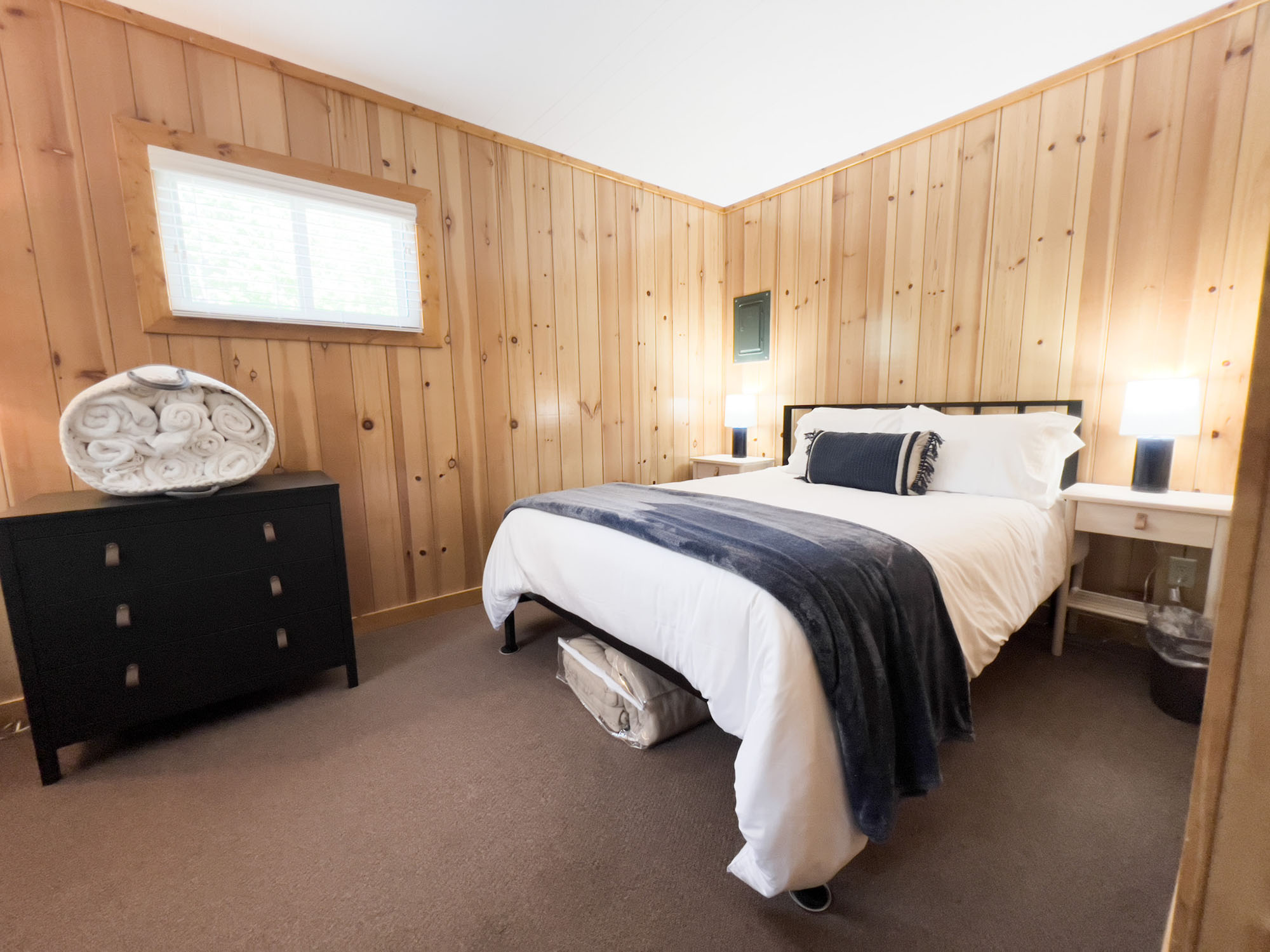 Cabin 6 Queen Bed at Sleeping Bear Resort