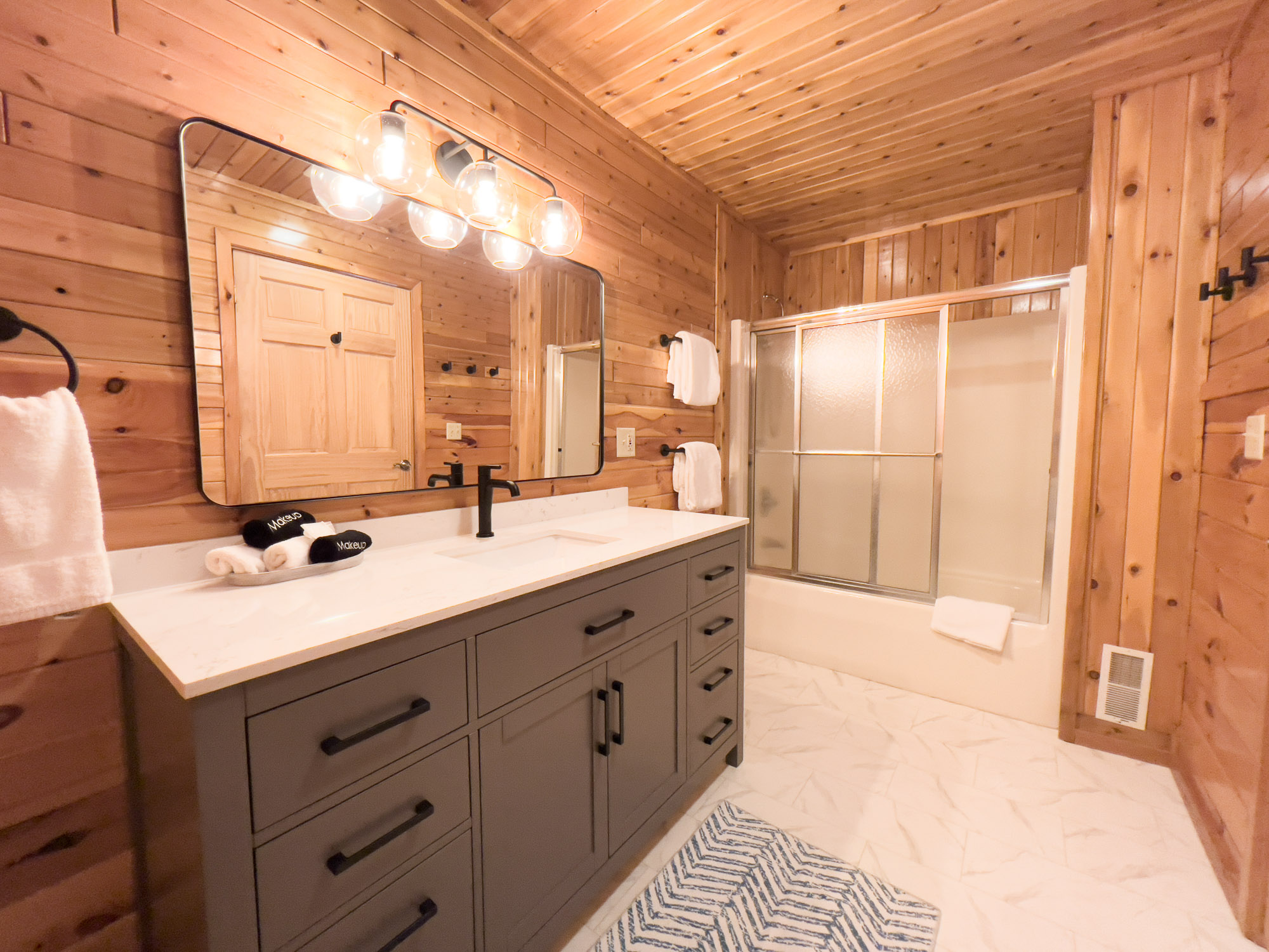 Bear's Den Master Suite with attached Bathroom at Sleeping Bear Resort